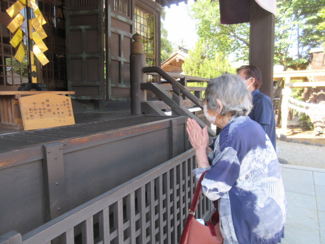 静神社参拝と公園散策
